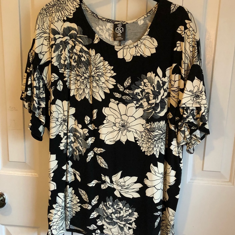 Agnes & Dora ruffle sleeve top